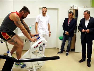 Oddělení sportovní medicíny v Masarykově nemocnici má za sebou úspěšný rok, nový přístroj umožňuje sportovce lépe testovat