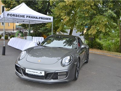 Den s Porsche potěšil onkologické pacienty ústecké Masarykovy nemocnice a jejich blízké. Foto: KZ, a. s./Petr Sochůrek