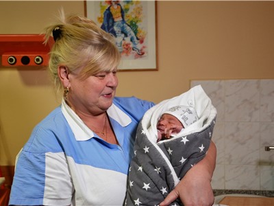 Prvním miminkem narozeným v roce 2019 v porodnicích Krajské zdravotní je Jakub Šmejkal z Ústí. Foto: KZ, a. s./Petr Sochůrek