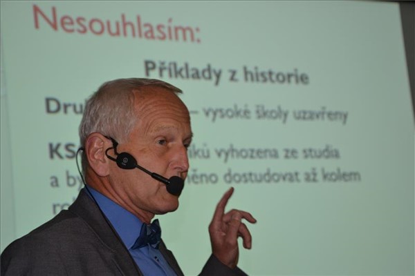Lékařům v Krajské zdravotní přednášel profesor Jan Pirk