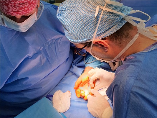 V Rumburku operoval MUDr. Tomáš Novotný, Ph.D., přednosta ortopedické kliniky.