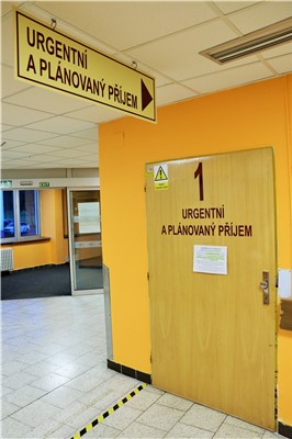 Úprava prostor příjmu v pavilonu C litoměřické nemocnice umožňuje příchozím rychlejší orientaci.