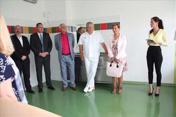 Krajská zdravotní dokončila modernizaci prostor šestinedělí gynekologicko-porodnického oddělení mostecké nemocnice 