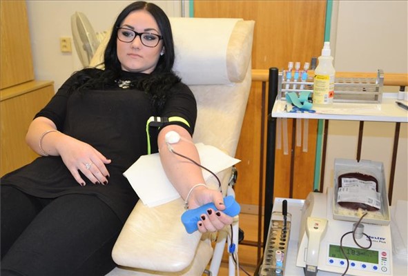Studenti Podkrušnohorského gymnázia hromadně darovali krev v mostecké nemocnici