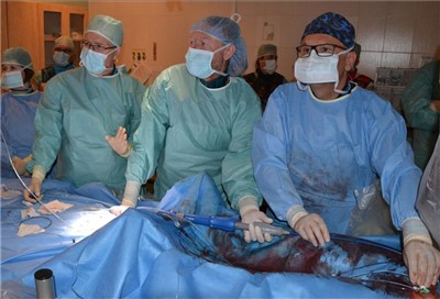 Specialisté Kardiologické kliniky Krajské zdravotní jako první v Česku operovali dvě srdeční chlopně současně 