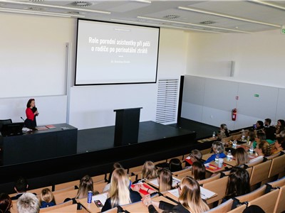 Konference k Mezinárodnímu dnu porodní asistence