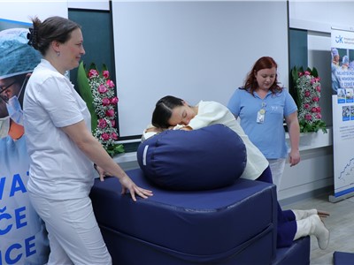 Prezentace novinky, porodního gauče, v Centru porodní asistence v litoměřické nemocnici