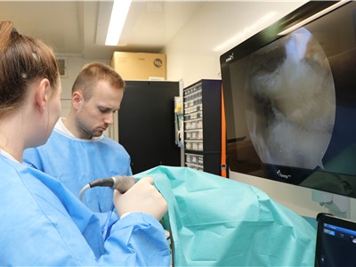 Hlavním cílem kurzů bylo zdokonalit lékaře v takzvané rekonstrukční artroskopii
