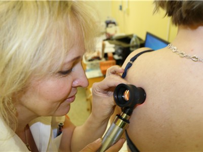 Kožní oddělení chomutovské nemocnice se připojilo k Evropskému dni melanomu v České republice