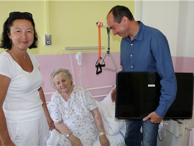Krajská zdravotní obdržela darem pět televizorů pro oddělení následné péče v Ryjicích