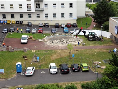 Krajská zdravotní zahájila stavební práce na parkovišti před protetickým oddělením ústecké Masarykovy nemocnice, jeho kapacita se zdvojnásobí