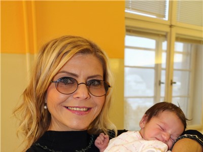 Hejtman Ústeckého kraje a představitelé měst přišli pozdravit maminky s prvními novorozenci roku 2018